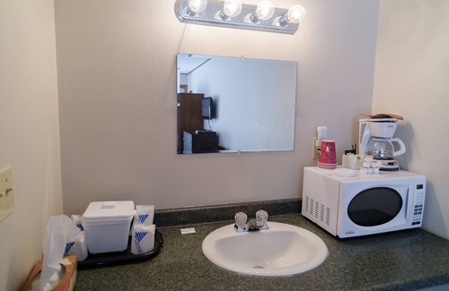 Alliston Hotel | Winds Motel