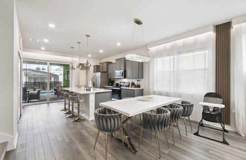Four Corners House | Windsor Cay Retreat · Pool & Comfort