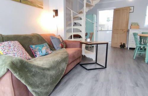 Windsor City Centre Villa | Windsor Cottage: Cosy, Charming, Full of Character