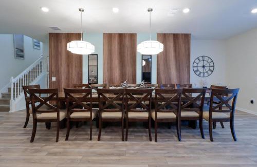 Davenport House | Windsor Island Private Vacation Home - Sleeps 20 - Pool, Spa, Game Room, Access to Resort Amenities - FREE BBQ