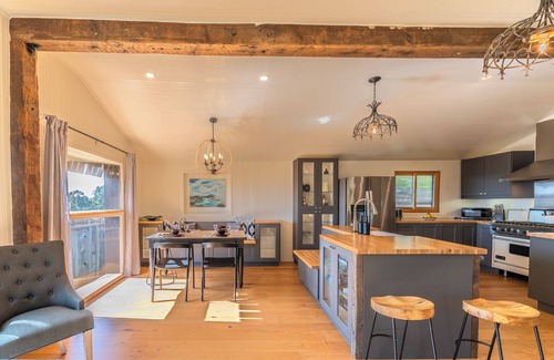Old Town House | WindyHideaway:NEW & Inspiring Retreat! Coastal Family Fun in Bodega Bay!GmRm