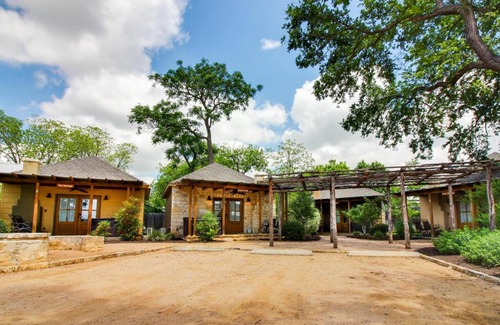 Fredericksburg Apartment | Wine Country Cottages on Main