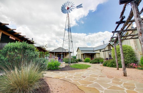 Fredericksburg Apartment | Wine Country Cottages on Main