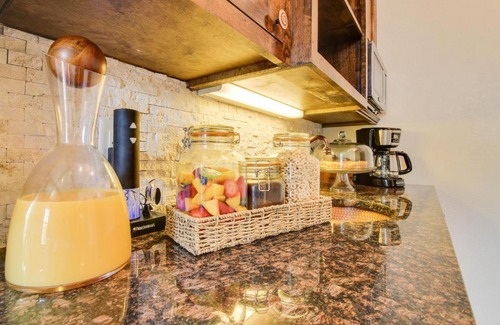 Fredericksburg Apartment | Wine Country Cottages on Main