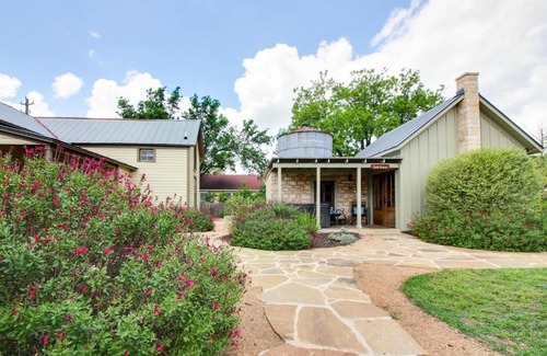 Fredericksburg Apartment | Wine Country Cottages on Main