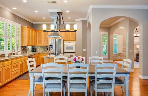 Scenic Brush Creek House | Wine Country Harvest Vacation Home