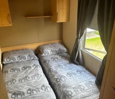 Towyn Apartment | Winkups Getaway caravan hire