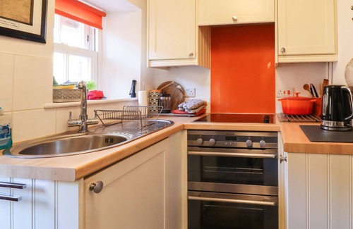 Pateley Bridge Cottage | WINN COTTAGE, pet friendly, with open fire in Pateley Bridge