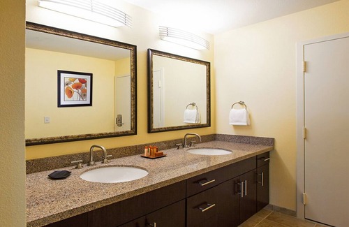 Solana Beach Resort | Winners Circle Resort, kitchen, pool, near beaches, tennis, 24/7 front desk