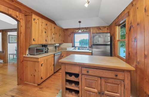 Meredith House | Winnipesaukee Log Home Sand Beach South Exposure Views Sleeps 8