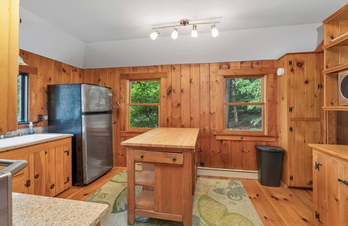 Meredith House | Winnipesaukee Log Home Sand Beach South Exposure Views Sleeps 8