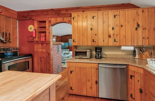 Meredith House | Winnipesaukee Log Home Sand Beach South Exposure Views Sleeps 8