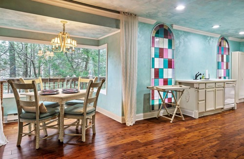 Maggie Valley Cottage | Winter Getaway 4-bedroom cottage just 10 minutes from Cataloochee Ski Area
