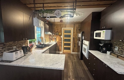 Cowansville House | winter special 220$/night.Charming Cottage, 20 min to ski resorts.