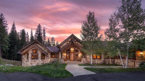 Breckenridge House | Winterfell Estates