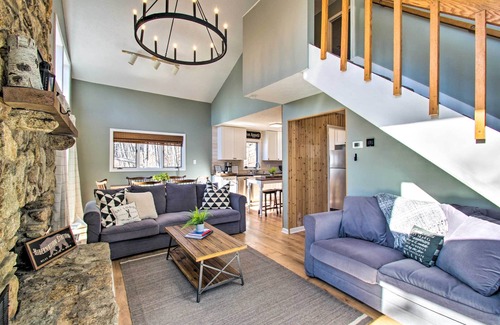 Roseland House | Wintergreen Resort Retreat - Walk to Slopes!