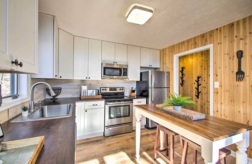 Roseland House | Wintergreen Resort Retreat - Walk to Slopes!