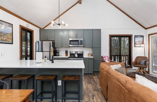Chestnut Springs House | Wintergreen Retreat: Cabin with Hot Tub, Nestled in Woods, Hiking, Game Room