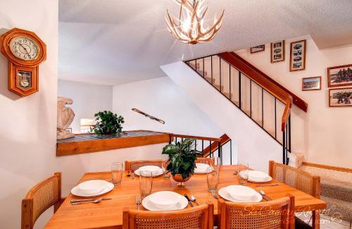 Four O'Clock House | Winterpoint 4 by Ski Country Resorts