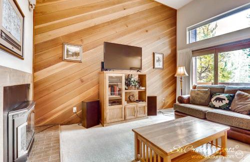 Four O'Clock House | Winterpoint 42 by Ski Country Resorts
