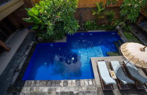 Batu Bolong House | Wiras Village