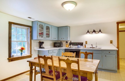 Mauston Cottage | Wisconsin Cabin Getaway Near Castle Rock Late