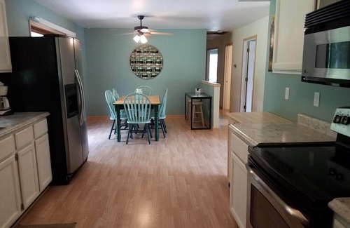 Adams County House | Wisconsin Dells Family Getaway - 'Sunflower' at Spring Lake/'100 Acre Woods'