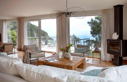 Val De San Vicente Villa | Wishome- Villa privada de ensueño sobre el mar, piscina climatizada