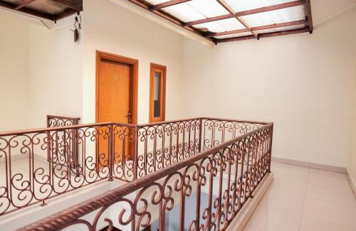 Jakarta Hotel | wisma delapan Mitra RedDoorz
