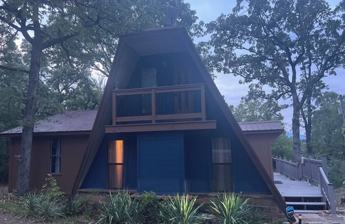 Summerfield Cabin | Wister Ridge Aframe Cabin - Sleeps 6 and just 3 minutes from the lake!