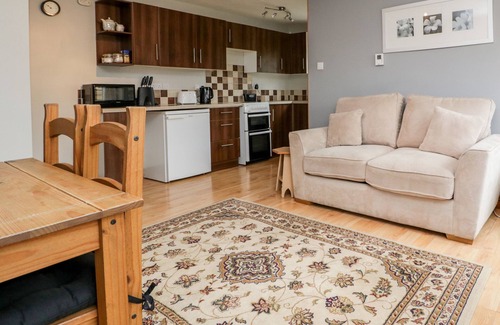 Highbridge Cottage | Wisteria Chalet