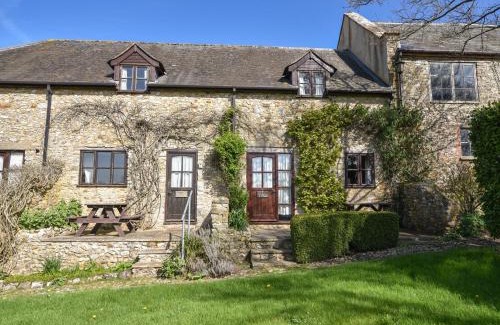 Axminster House | Wisteria Cottage