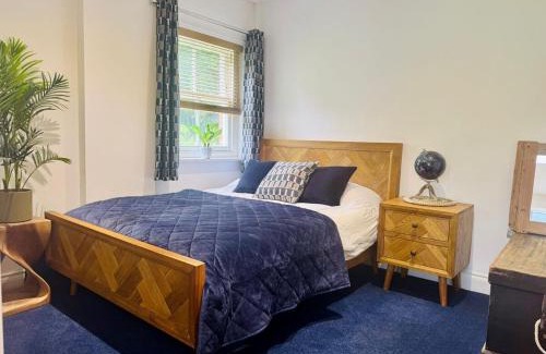 Langdon House | Wisteria Lodge, beautiful home in a great location