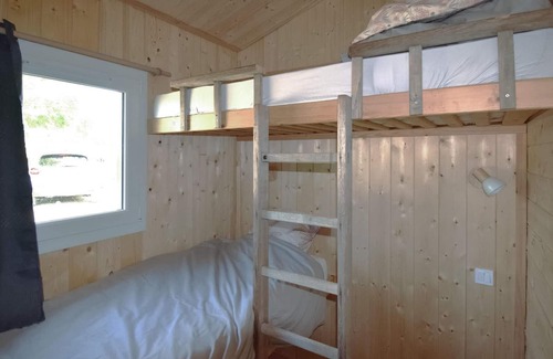 Mache House | With a breathtaking view of the lake, this compact wooden house in Mache welcomes you.