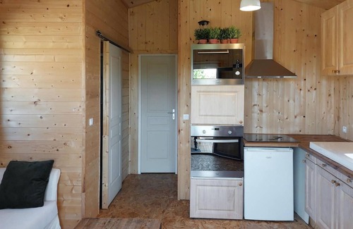 Mache House | With a breathtaking view of the lake, this compact wooden house in Mache welcomes you.