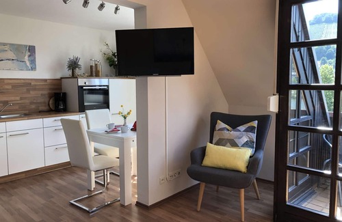 Zell Apartment | With balcony and Moselle view