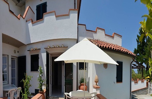 Sant' Andrea Apartment | With Furnished Terrace and Close to the Beach - Apartment Denise 1