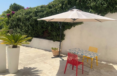 7th Arrondissement Apartment | With or without a car: shops, beaches, town centre, transport etc.