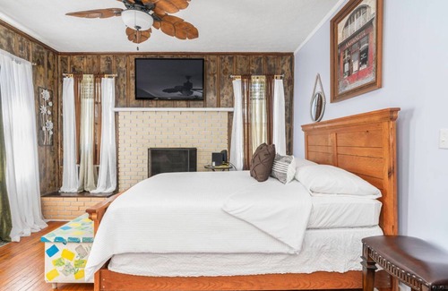 Wetumpka Apartment | Within walking distance to downtown Wetumpka!