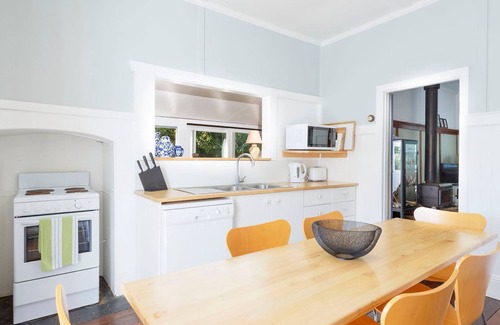 Tea Gardens Cottage | Witt’s Oasis | Two traditional Tea Gardens cottages