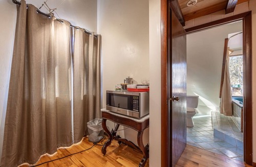 Stanardsville Condo | WLS · White Lotus Suite