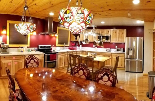 Stanardsville Condo | WLS · White Lotus Suite