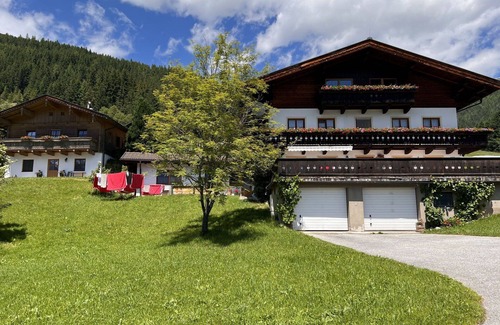 Schonbach Villa | Wonderful villa for 11 guests with WIFI, TV, terrace, panoramic view and parking