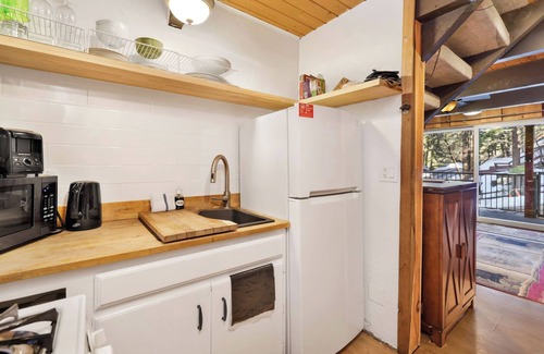 Big Bear Lake Cabin | Wolf CUB Cabin #1946