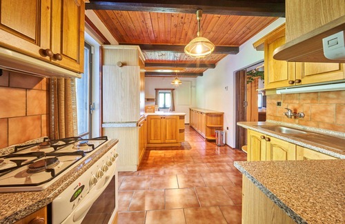 Jivka Villa | Wonderful private villa for 21 people with WIFI, TV, patio and parking