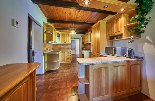 Jivka Villa | Wonderful private villa for 21 people with WIFI, TV, patio and parking