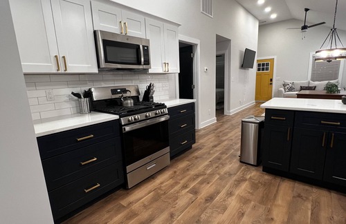 Sunset Beach Cottage | Wonderful 2 Bed 2 bath, near the beach!