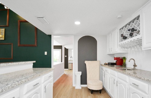 Mission Bend House | WONDERFUL Pool house, 4 bedrooms, 2.5 baths near Chinatown