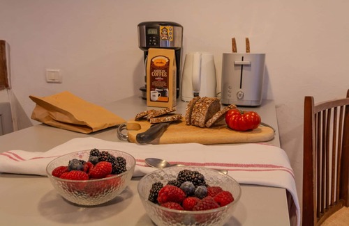 Pergine Valdarno House | Wonderful private villa with A/C, hot tub, WIFI, TV, pets allowed and parking, close to Arezzo