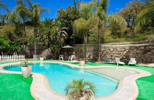 Los Guajares House | Wonderful private villa for 6 guests with A/C, private pool, WIFI, TV, terrace and parking